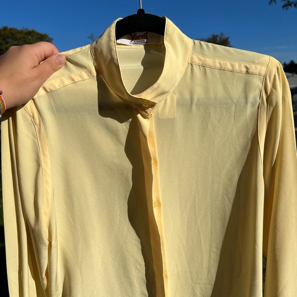 🌼Buttercup yellow button-down blouse - Picture 2 of 6